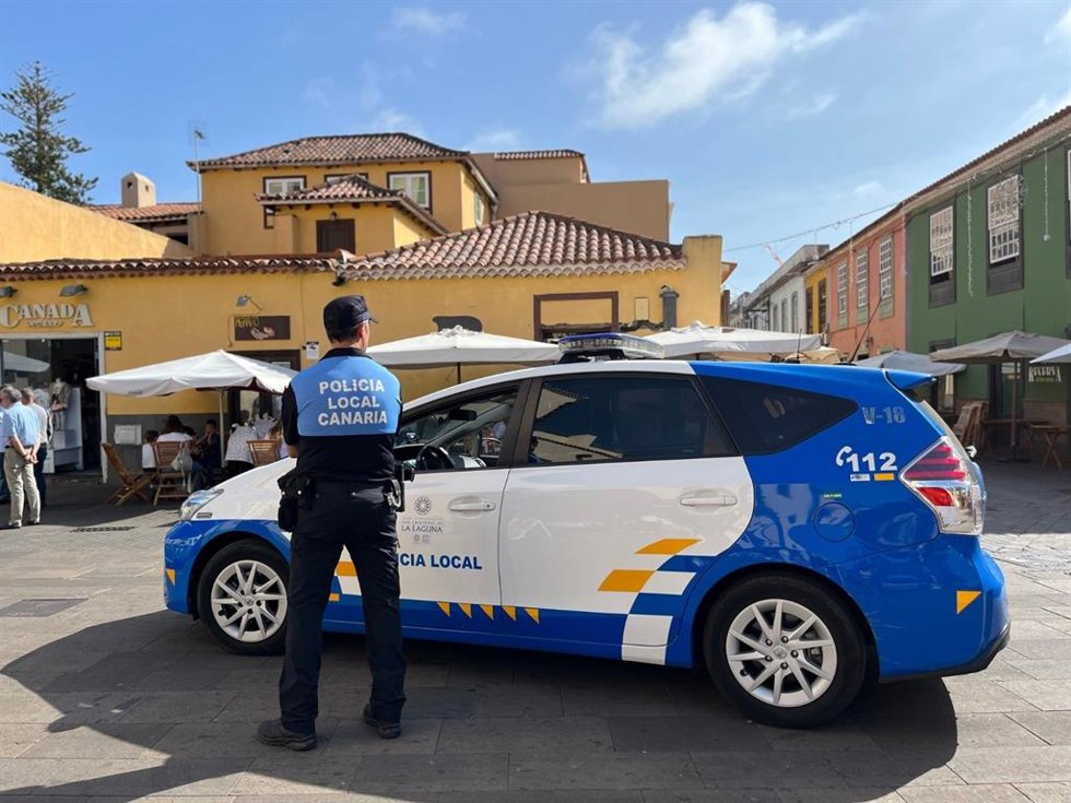 Archivo - Agente de la Policía Local de La Laguna
