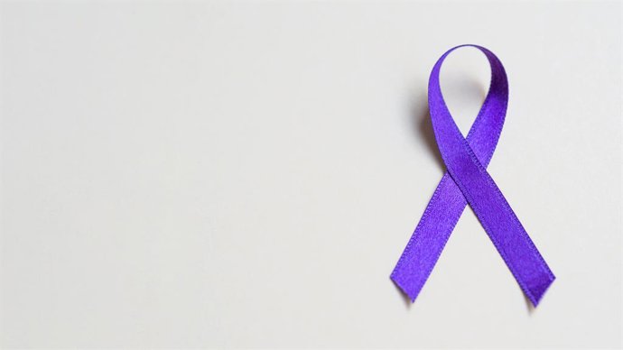 Archivo - Arquivo - Laço roxo.