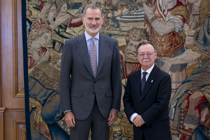 El Rey Felipe VI recibe en audiencia al Presidente de la Ciudad Autónoma de Ceuta, Juan Jesús Vivas Lara, en el Palacio de la Zarzuela, a 22 de septiembre de 2023, en Madrid