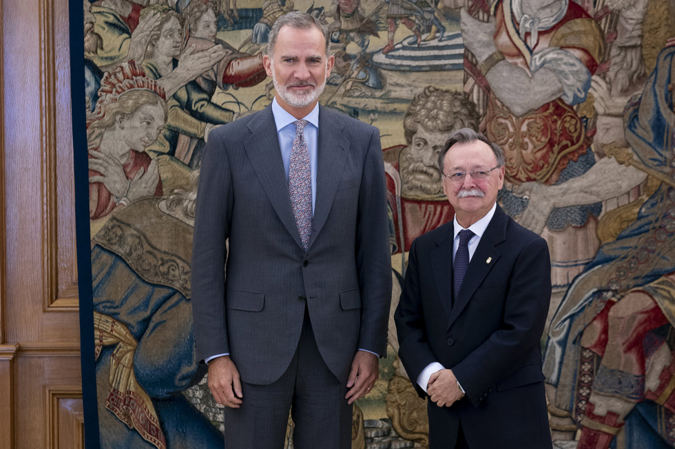 El Rey Felipe VI recibe en audiencia al Presidente de la Ciudad Autónoma de Ceuta, Juan Jesús Vivas Lara, en el Palacio de la Zarzuela, a 22 de septiembre de 2023, en Madrid