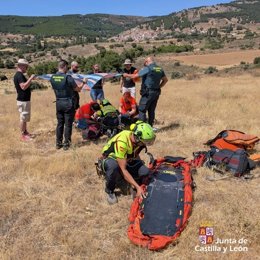 Una imagen del rescate del parapentista herido en Ávila.