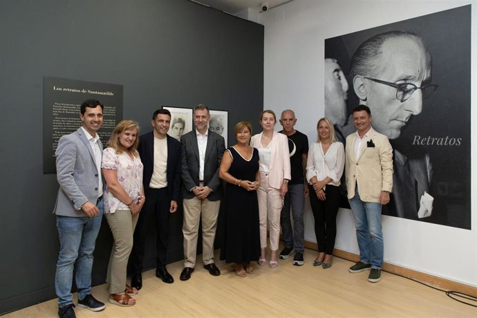 El consejero de Cultura, Turismo y Deporte, Luis Martínez Abad, inaugura la Exposición ‘Francisco Santamatilde (1926-2012). Un fotógrafo único en el centenario de su nacimiento’.
