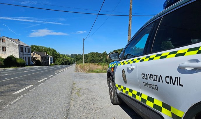 Archivo - Imagen de archivo de un vehículo de Guardia Civil de Tráfico.