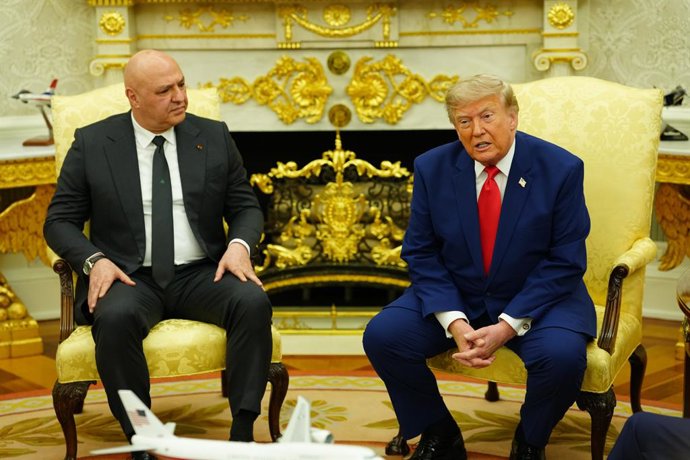 July 21, 2026, Washington, District Of Columbia, USA: United States President Donald J Trump meets President Joseph Aoun of the Republic of Lebanon in the Oval Office of the White House in Washington, DC, USA, on Tuesday, July 21, 2026.  Aoun is in Washin