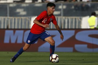 Futbol, Noche Alba 2020 El jugador de  la seleccion chilena sub 23 Angelo Araos controla el balon durante la Noche Alba disputada contra Colo Colo ralizada en el estadio Monumental de Santiago, Chile 05/01/2020 Andres Pina/Photosport  Football, Colo