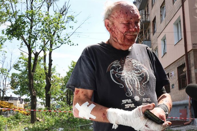 Un herido por un ataque ruso en Járkov, en una imagen de archivo.