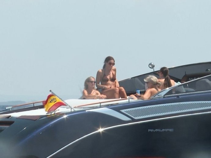 Ana Fernández presume de tipazo a bordo de su barco en Mallorca
