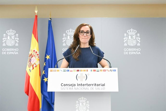 La ministra de Sanidad, Mónica García, durante una rueda de prensa para informar sobre las medidas de gestión pública adoptadas, a 22 de julio de 2026, en Madrid (España). Mónica García, comparece ante los medios de comunicación tras presidir el pleno del