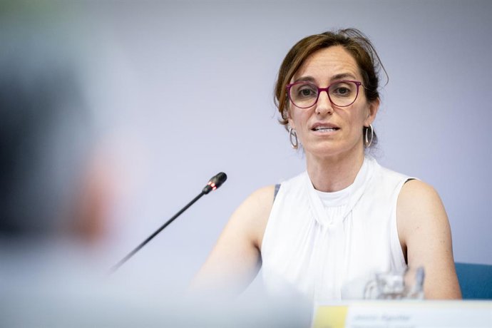 Archivo - Arquivo - A ministra da Saúde, Mónica García, durante a apresentação do estudo sobre “Abandono do tabagismo, um desafio sanitário e social”, no Ministério da Saúde, em 19 de junho de 2026, em Madri (Espanha). O estudo, elaborado em conjunto pelo