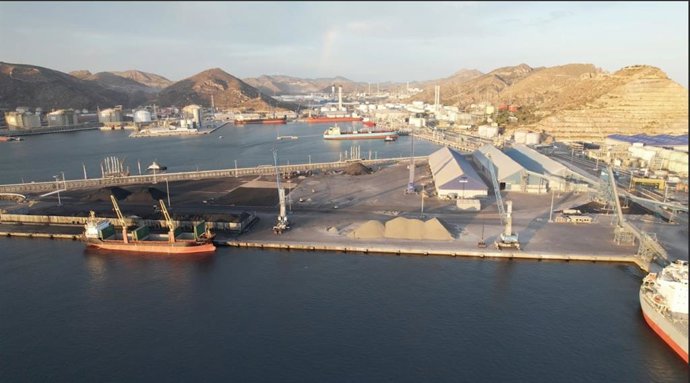 Muelle sur y dársena de Escombreras (Cartagena)