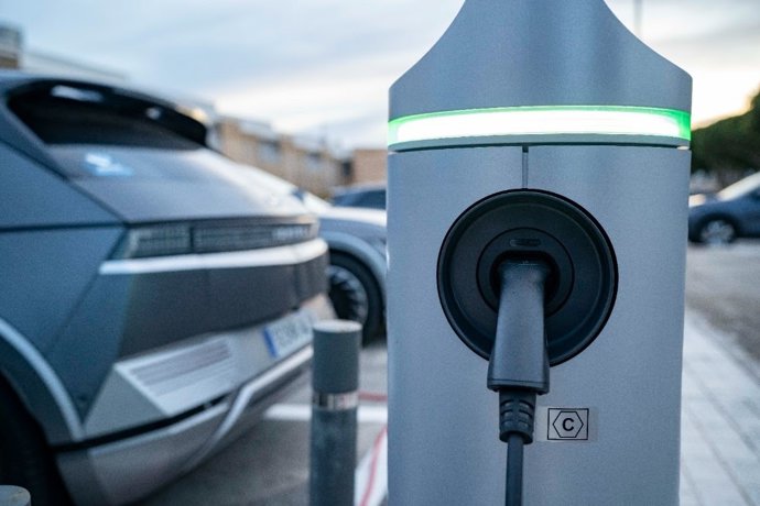 Archivo - Turismos eléctricos