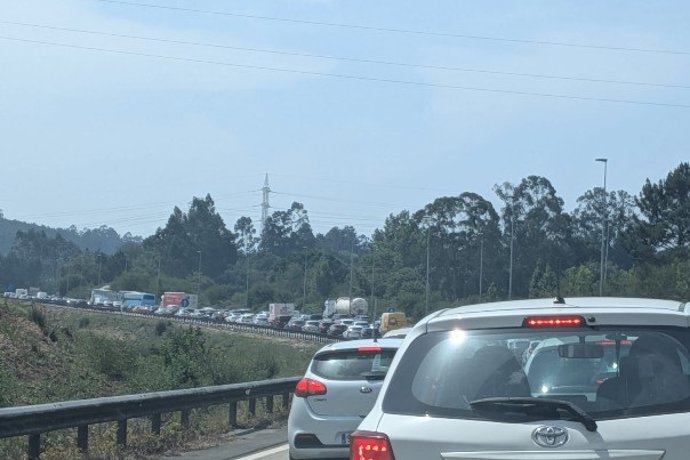 Archivo - Atasco, tráfico, congestión