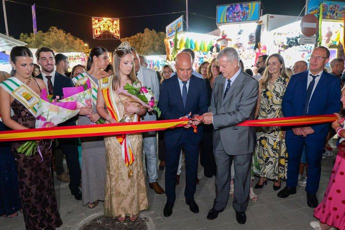 El presidente de la Diputación de Almería, José Antonio García Alcaina, durante la inauguración del recinto ferial de Vélez-Rubio.