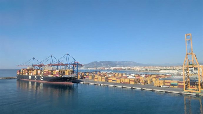 Escala MSC Línea Dragon Puerto de Málaga