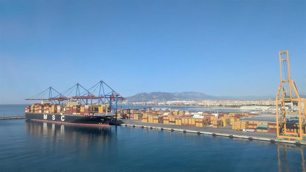 Escala MSC Línea Dragon Puerto de Málaga