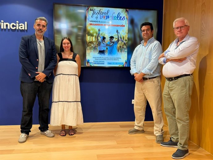 El diputado provincial Luis Rodríguez presenta el Festival de Verdiales de Villanueva de la Concepción, junto al alcalde, Gonzalo Sánchez.
