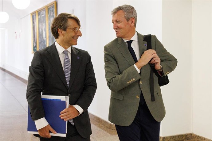 Archivo - El titular del Ejecutivo gallego, Alfonso Rueda, junto al conselleiro de Facenda, Miguel Corgos.