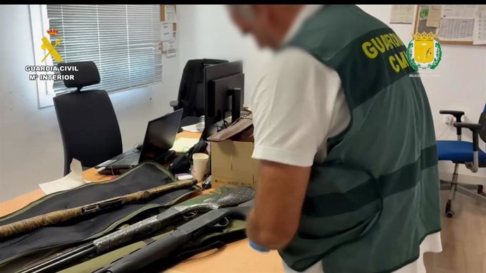 Armas intervenidas en los puntos de ventas de droga desactivados en Bollullos Par del Codado.