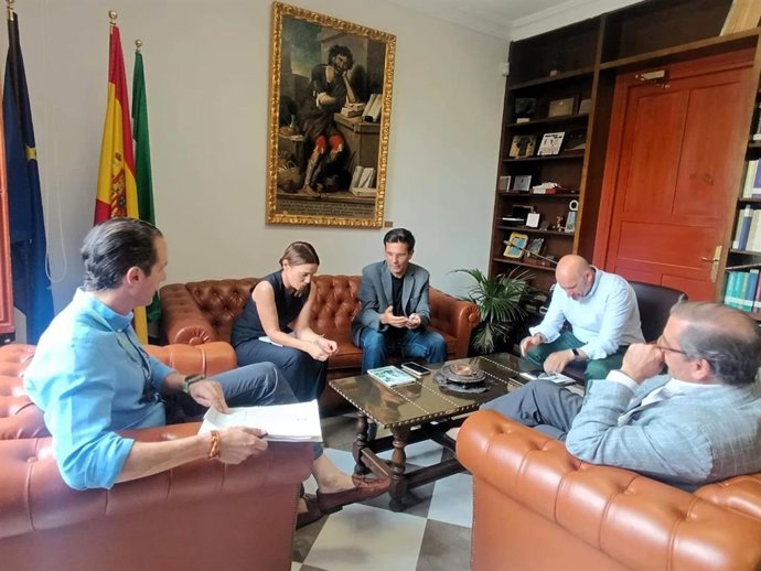 Encuentro de los parlamentarios socialistas por Granada con el Colegio de Abogados.