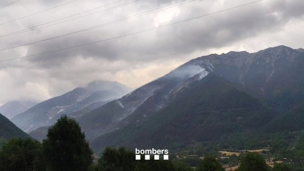 Imagen del incendio en Senet (Lleida)