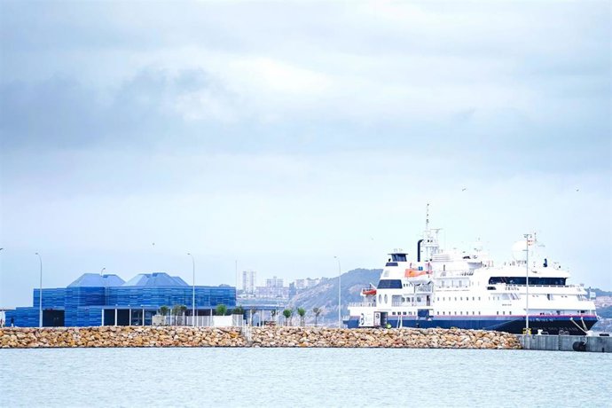 Un crucero en el muelle de Balears del Port de Tarragona