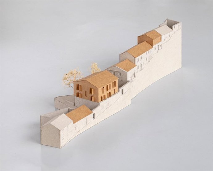 Archivo - Maqueta de Estar Arquitectos de las viviendas de alquiler accesible que construirá el Ayuntamiento de Santiago en la rúa da Caramoniña, fotografiadas por Andrés Fraga.