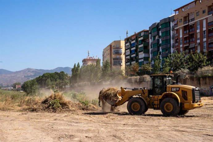 Málaga actúa en más de 200 puntos de ríos y arroyos en el marco del plan de limpieza de arroyos