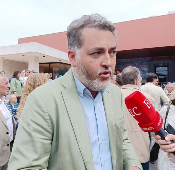El eurodiputado asturiano por el PSOE, Jonás Fernández, en el marco de la celebración del Día de Europa en la 69 Feria Internacional de Muestras de Asturias, en el recinto ferial gijonés 'Luis Adaro'.