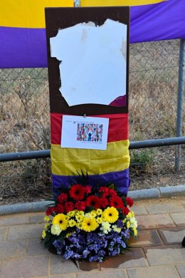 El PSOE exige a Manuel Serrano que reponga la placa de recuerdo a 'Las Trece Rosas' del Paseo de Circunvalación.