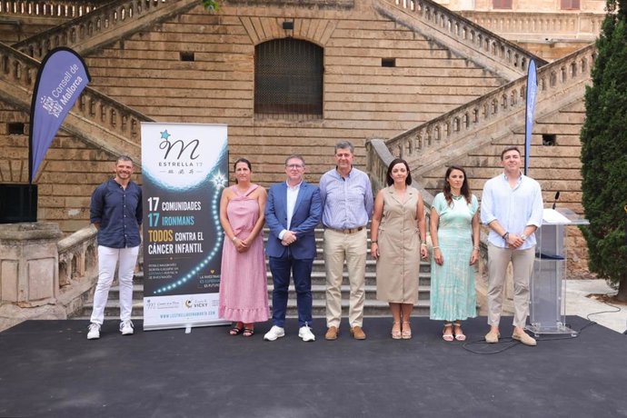 Representantes del Govern, del Consell de Mallorca y de la Asociación La Estrella de na Marta, en la presentación de la campaña 'Estrella 17'.