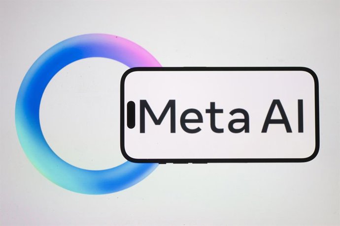 Archivo - Arquivo - 23 de maio de 2025, Saxônia, Dresden: O logotipo do software de IA Meta AI, do grupo Meta do Facebook, é exibido na tela de um laptop e de um iPhone. Foto: Sebastian Kahnert/dpa