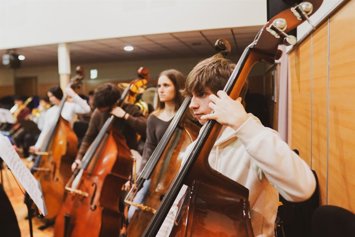 Archivo - CaixaBank aumenta la dotación de las becas para el alumnado de escuelas de música a 275.000 euros en el curso 2026-2027