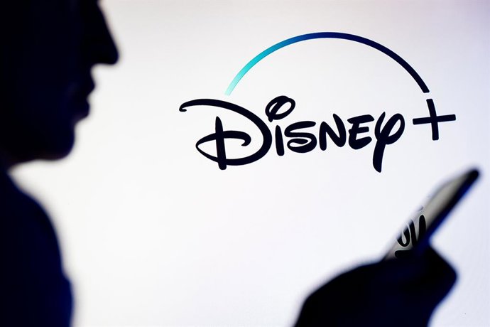 Archivo - Arquivo - 26 de novembro de 2025, Polônia: Nesta ilustração fotográfica, vê-se o logotipo da Disney+ exibido na TV.