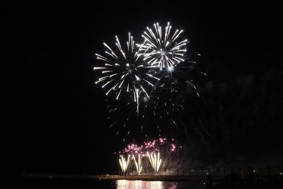 Archivo - Fuegos artificiales en una imagen de archivo. 