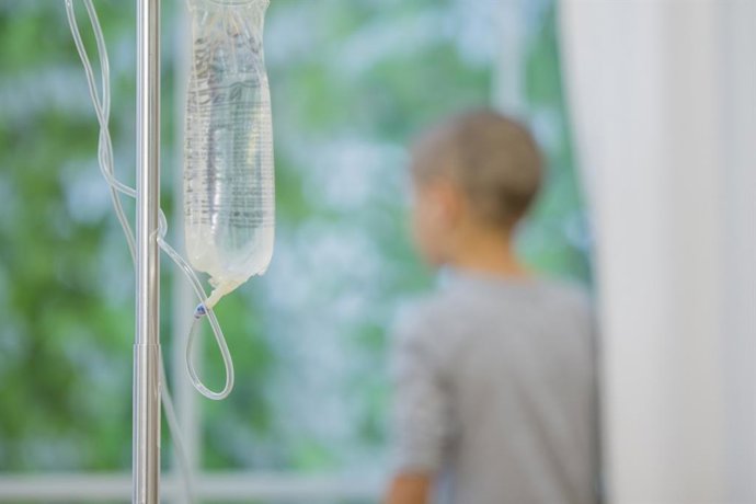 Archivo - Niño con cáncer.
