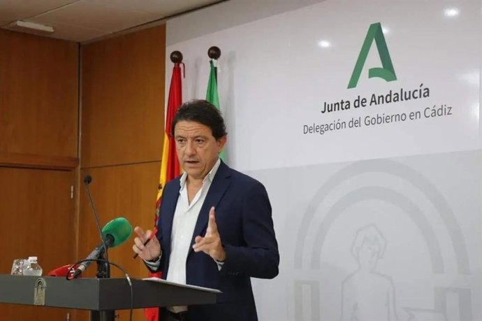 El delegado territorial de Empleo en Cádiz, Daniel Sánchez Román, en rueda de prensa. ARCHIVO.