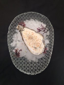 'Albariza', ostra elaborada con gazpachuelo al Palo Cortado y hu