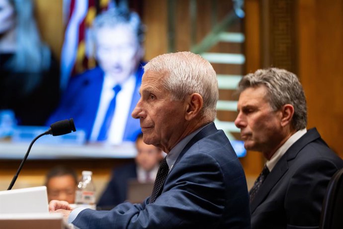 29 de julho de 2025, Washington, DC, Estados Unidos da América: WASHINGTON, DC, EUA – 29 DE JULHO: O Dr. Anthony Fauci, ex-diretor do Instituto Nacional de Alergia e Doenças Infecciosas durante a pandemia da COVID-19, presta depoimento em uma audiência da