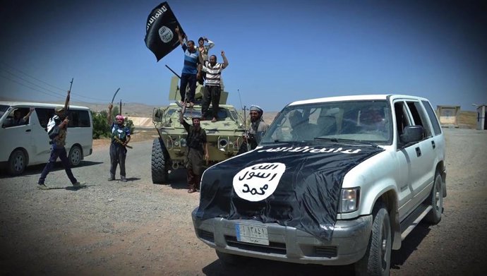 Archivo - April 4, 2016 - Zawbaa, Iraq - Islamic State fighters celebrate after over running an Iraqi outpost April 4, 2016 in the vicinity of Zawbaa, Iraq. The still image is captured from a propaganda video released by the Islamic State of Iraq and the 