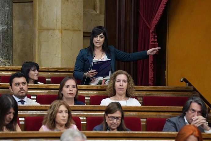 La diputada de Aliança Catalana, Silvia Orriols, durante una sesión plenaria en el Parlament