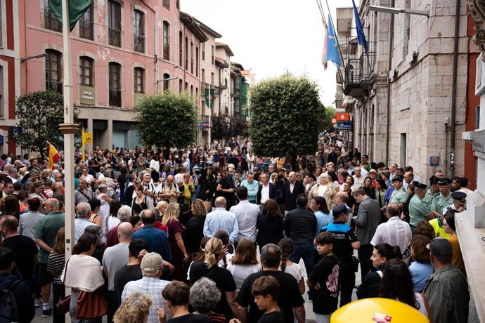 Concentración de condena al asesinato de la Guardia Civil Laura Cruz en Llanes