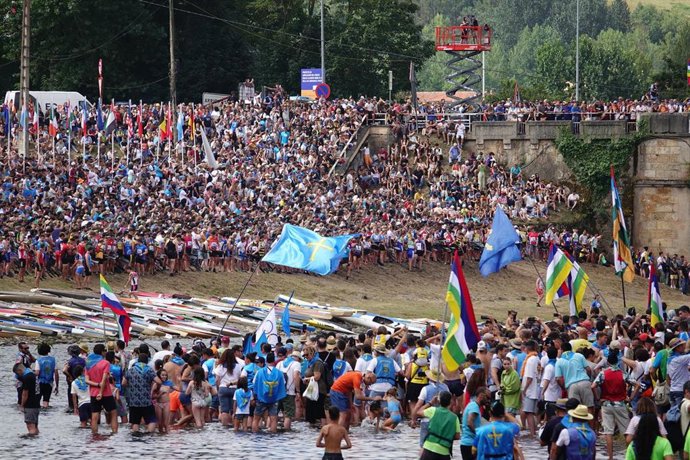 Archivo - Cientos de personas durante el Descenso Internacional del Sella 2024, a 3 de agosto de 2024, en Arriondas, Asturias (España). El Descenso Internacional del Sella, también es conocido popularmente ‘Les Piragües’, se celebra de manera anual el pri