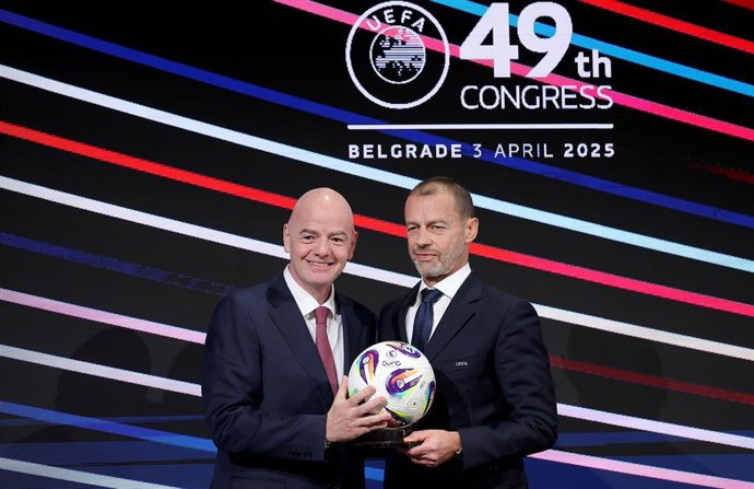 Archivo - El presidente de la FIFA, Gianni Infantino, y el presidente de la UEFA, Aleksander Ceferin.