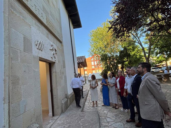 El delegado del Gobierno, Nicanor Sen, participa en la inauguración del nuevo centro multifuncional y cultural de Cervera de Pisuerga (Palencia)