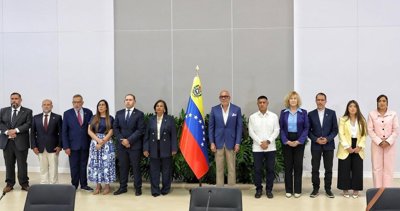 La Asamblea Nacional de Venezuela y representantes de la oposición arrancan el primer ciclo de diálogo