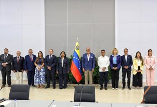 Representantes de la Asamblea Nacional venezolana y de la oposición