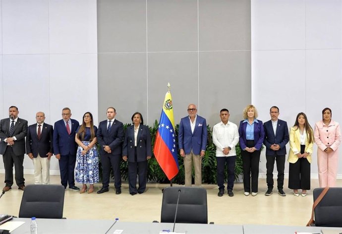 Representantes da Assembleia Nacional da Venezuela e da oposição