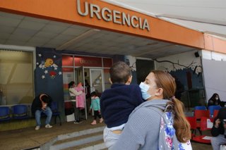 Archivo - Chile.- Atenciones de urgencia por causa respiratoria alcanzan 32%, la más alta del año