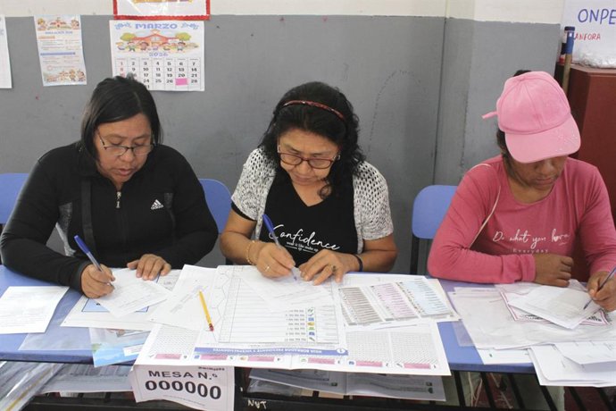 Archivo - Perú.- Segunda vuelta 2026: ¿estoy obligado a informar a mi empresa si soy miembro de mesa?