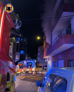 Fallece un hombre y cinco afectados en el incendio una vivienda en Alberic